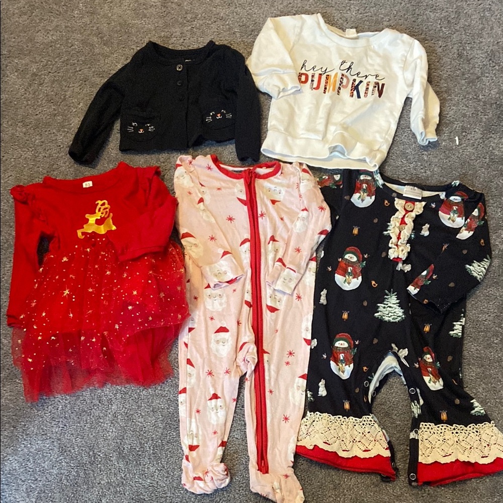 Bundle of baby girl Fall and Christmas outfits size 6 Months